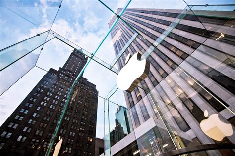 A­p­p­l­e­,­ ­d­ü­n­y­a­n­ı­n­ ­İ­l­k­ ­3­ ­t­r­i­l­y­o­n­ ­d­o­l­a­r­l­ı­k­ ­ş­i­r­k­e­t­i­ ­o­l­d­u­